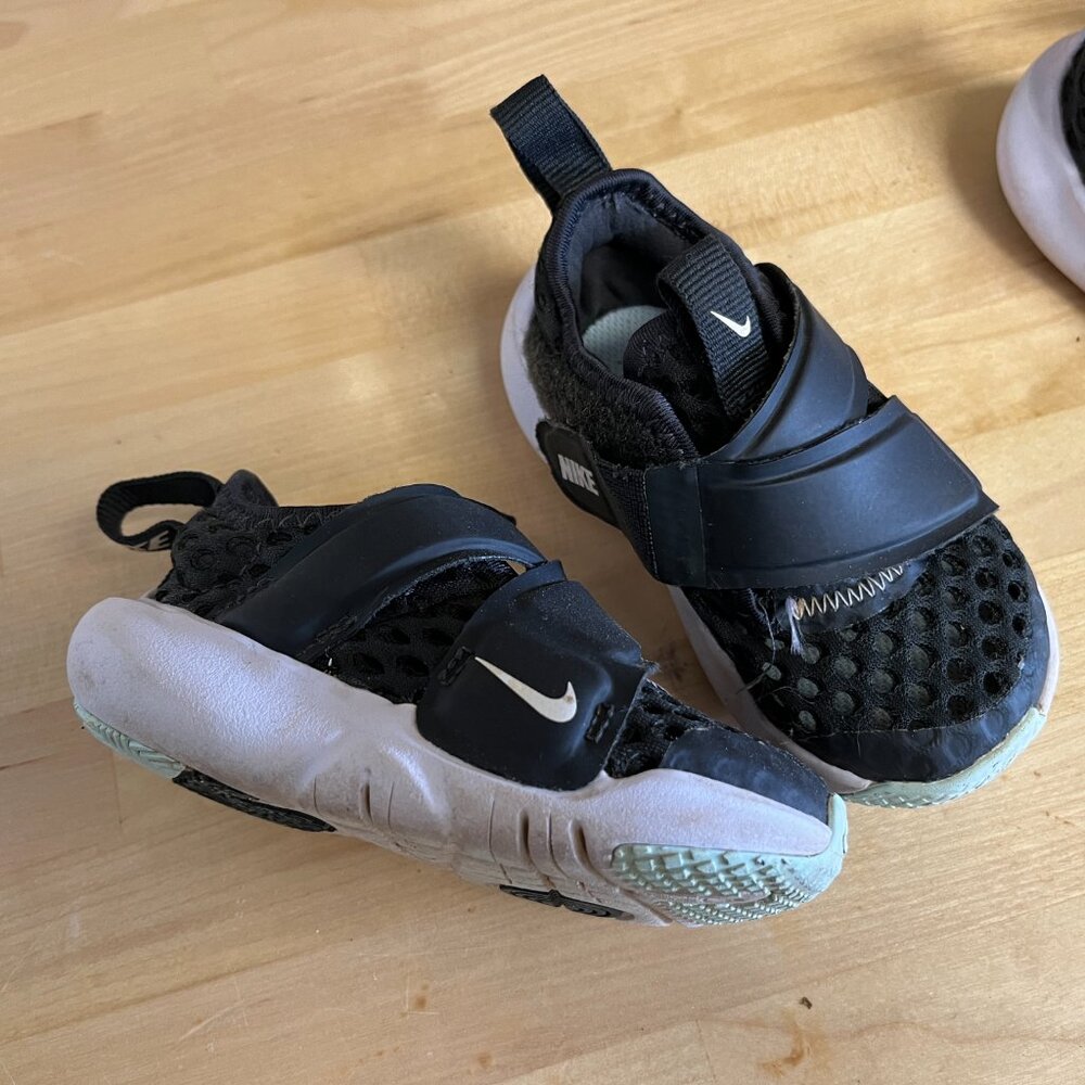 Nike velcro sneakers (wide-feet friendly)